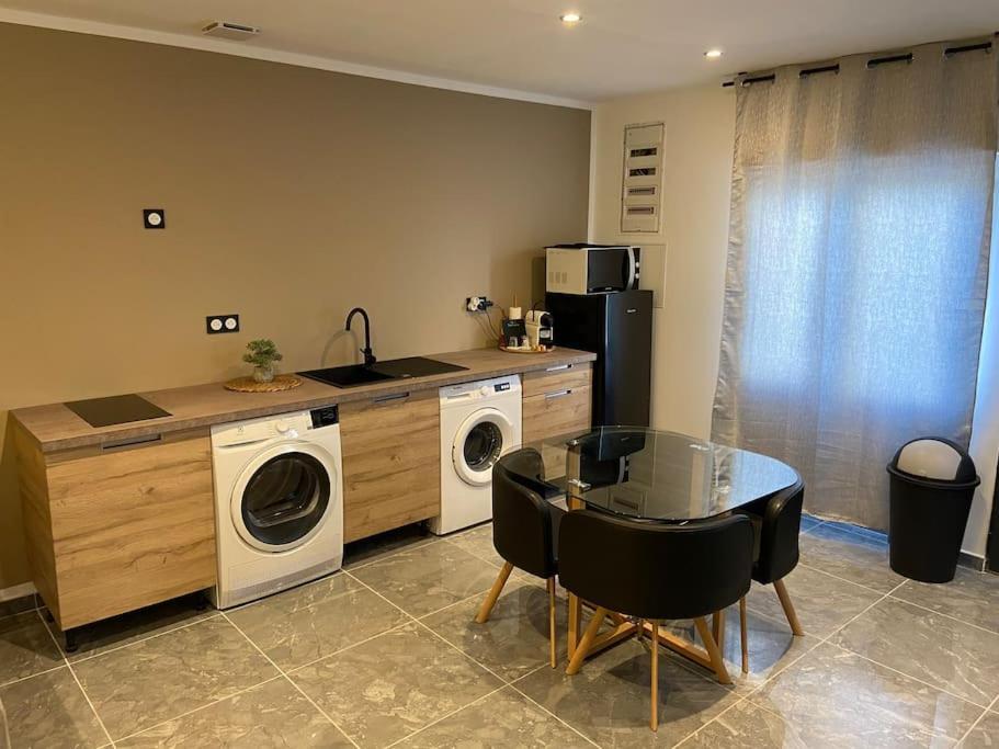Maison Avec Jacuzzi Orange  Zewnętrze zdjęcie