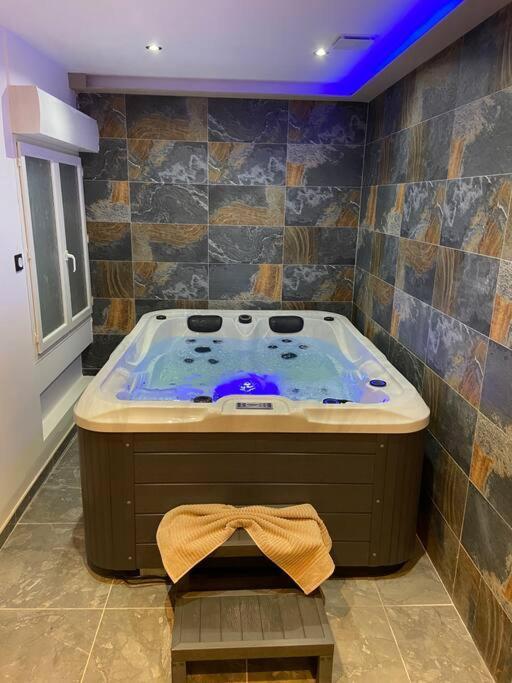 Maison Avec Jacuzzi Orange  Zewnętrze zdjęcie